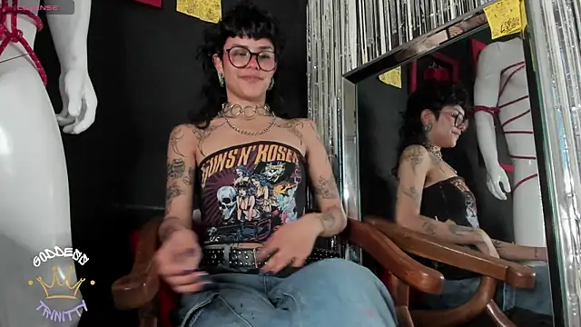 Snapshot of trinitty chatting on 10.09.25 trinitty online show from 10.09.25