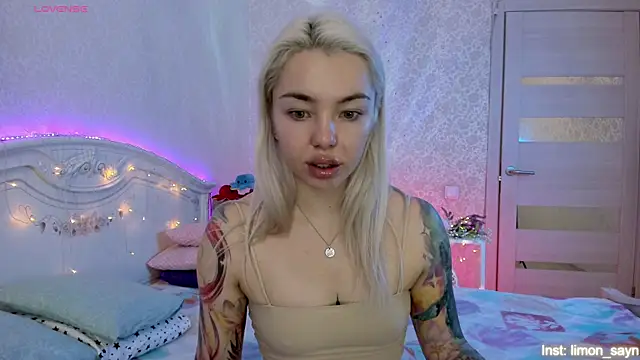 LillyMoure  online show from 11.01.25