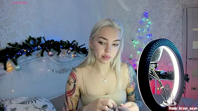 LillyMoure  online show from 12.19.25