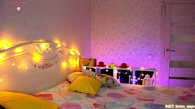 LillyMoure  online show from 03.17.26