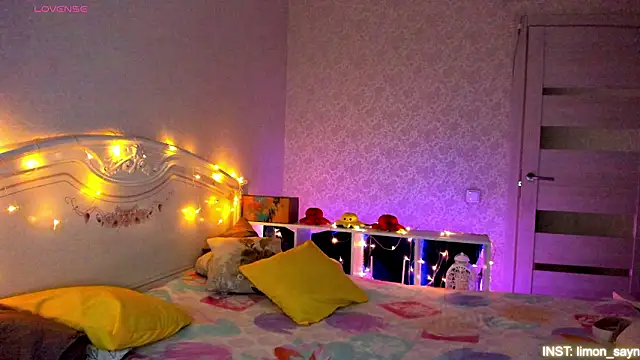 LillyMoure  online show from 03.27.26