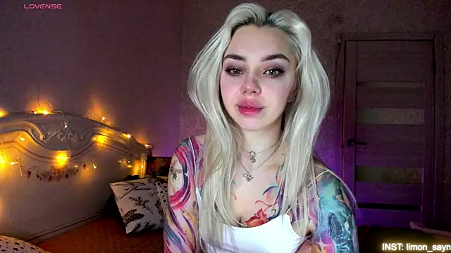 LillyMoure  online show from 04.15.26