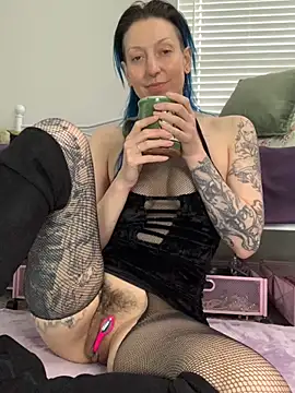 Snapshot of MissCumberdale chatting on 11.25.25 MissCumberdale online show from 11.25.25