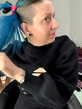 Snapshot of MissCumberdale chatting on 12.14.25 MissCumberdale online show from 12.14.25