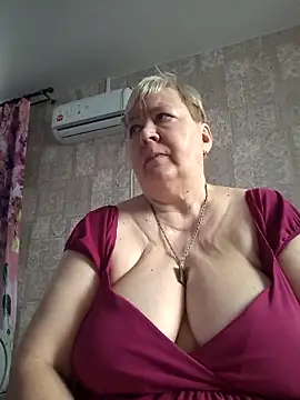 Snapshot of EffectFiona chatting on 02.03.26 EffectFiona online show from 02.03.26