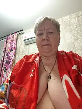 Snapshot of EffectFiona chatting on 02.06.26 EffectFiona online show from 02.06.26