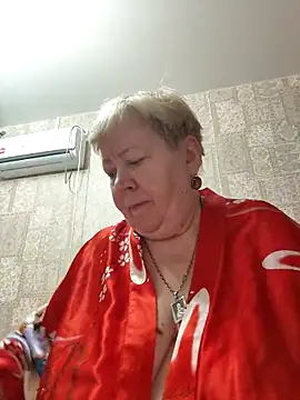 Snapshot of EffectFiona chatting on 02.19.26 EffectFiona online show from 02.19.26