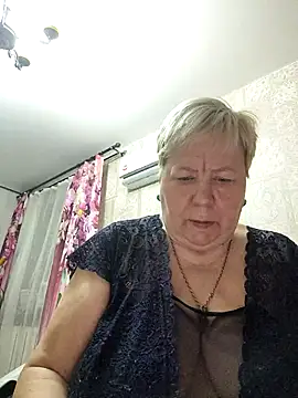 Snapshot of EffectFiona chatting on 02.23.26 EffectFiona online show from 02.23.26