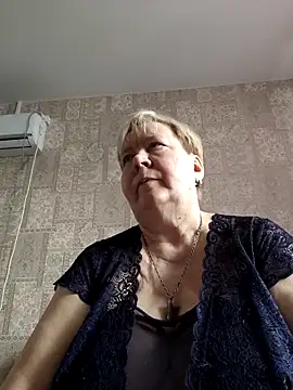 Snapshot of EffectFiona chatting on 02.26.26 EffectFiona online show from 02.26.26