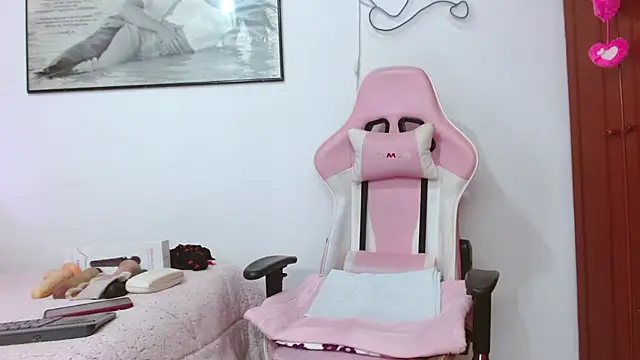 Amelie Rousell online show from 10.06.25