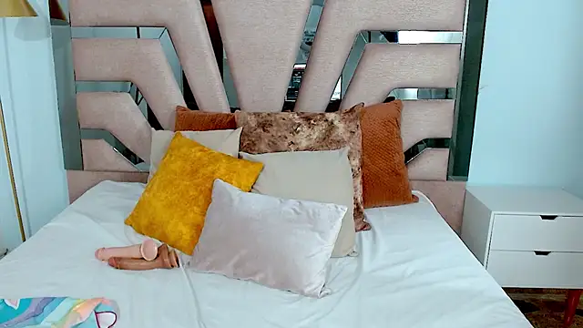 sophia hadid online show from 01.16.25