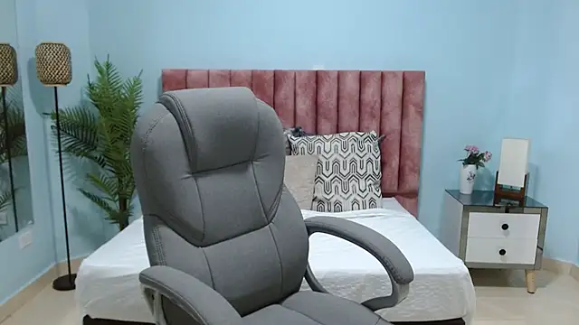 sophia hadid online show from 11.19.25