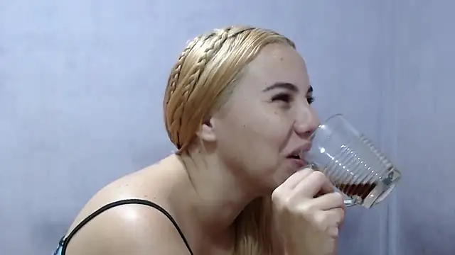 Snapshot of sexy_couple29 chatting on 01.14.25 sexy couple29 online show from 01.14.25