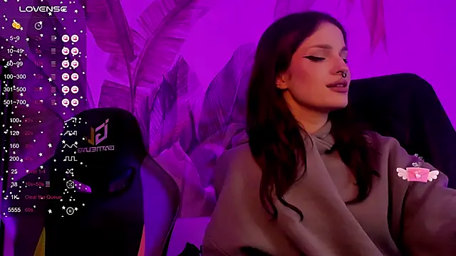 BratzieDarsie online show from 12.17.24