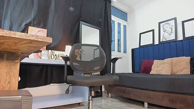 ElizabethBell  online show from 02.14.26