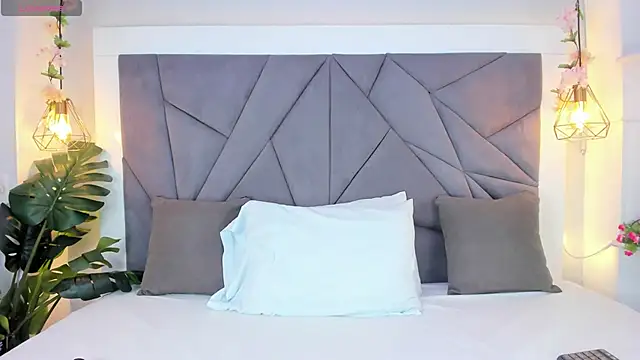 KiarhaTrixie online show from 10.14.25