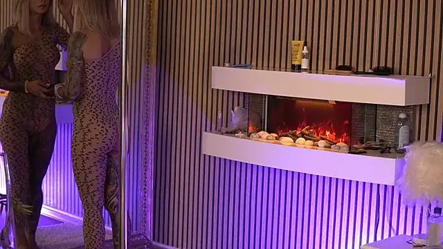 TiffanyMaze online show from 09.09.25