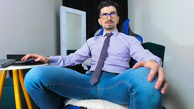 Snapshot of LiamCossio_ chatting on 01.11.25 LiamCossio  online show from 01.11.25