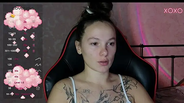 Snapshot of lil_luna_x chatting on 12.13.24 lil luna x online show from 12.13.24