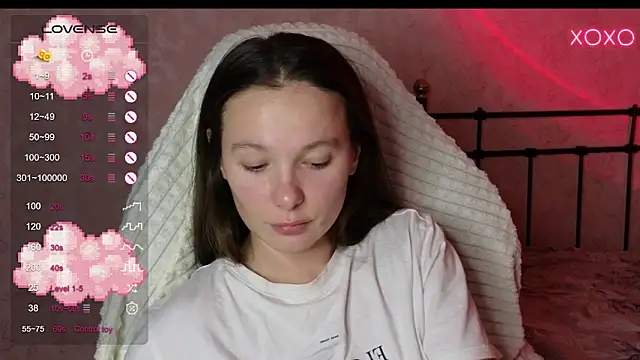 Snapshot of lil_luna_x chatting on 12.15.24 lil luna x online show from 12.15.24