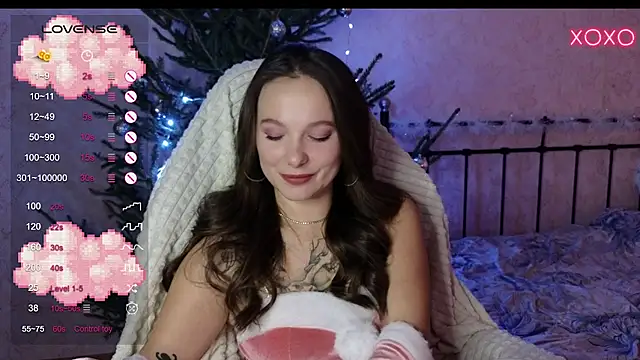 Snapshot of lil_luna_x chatting on 12.22.24 lil luna x online show from 12.22.24