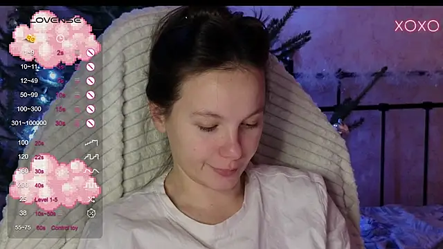 Snapshot of lil_luna_x chatting on 12.23.24 lil luna x online show from 12.23.24