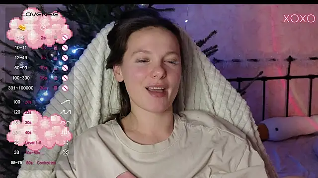 Snapshot of lil_luna_x chatting on 12.29.24 lil luna x online show from 12.29.24