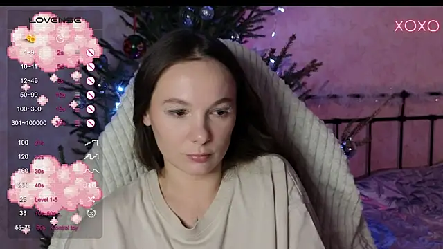 Snapshot of lil_luna_x chatting on 12.31.24 lil luna x online show from 12.31.24