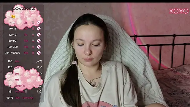 Snapshot of lil_luna_x chatting on 01.17.25 lil luna x online show from 01.17.25
