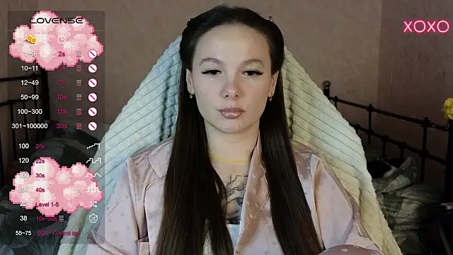 Snapshot of lil_luna_x chatting on 02.01.25 lil luna x online show from 02.01.25