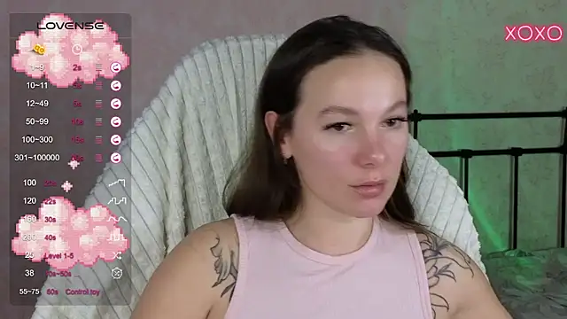 Snapshot of lil_luna_x chatting on 02.17.25 lil luna x online show from 02.17.25