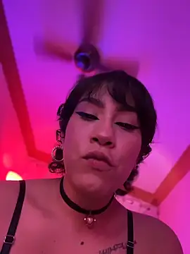 ZahaRoseee online show from 03.04.26