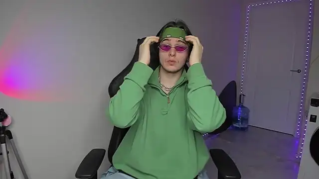 Vincent Strong online show from 12.03.24