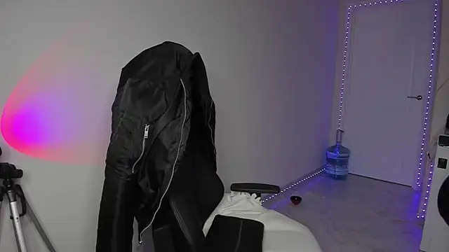 Vincent Strong online show from 12.23.24