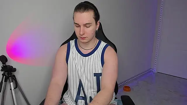 Vincent Strong online show from 02.08.25