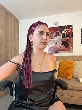 Snapshot of zafiro_mo0n chatting on 02.21.25 zafiro mo0n online show from 02.21.25