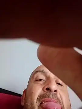 Snapshot of AzOZx9 chatting on 09.18.25 AzOZx9 online show from 09.18.25