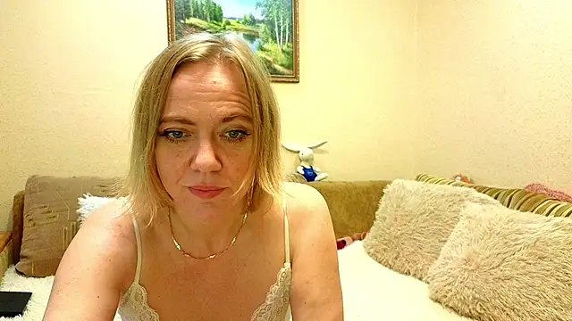 YourQueenX online show from 06.09.26