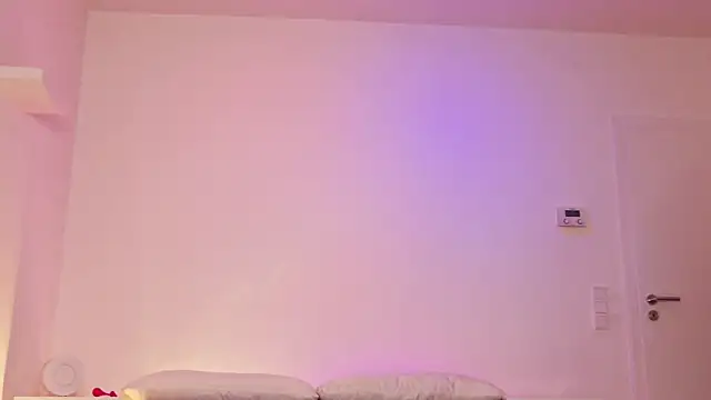 MonaLoreen online show from 02.18.25