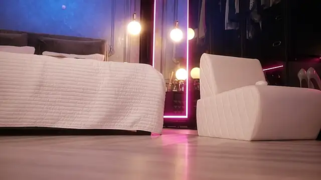 Rikka Moore online show from 10.11.25