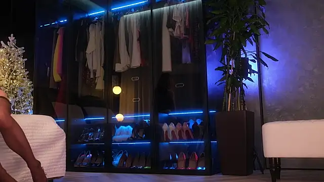 Rikka Moore online show from 12.20.25