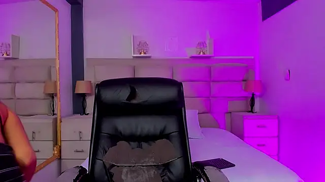 CinthiaCollins online show from 11.15.25