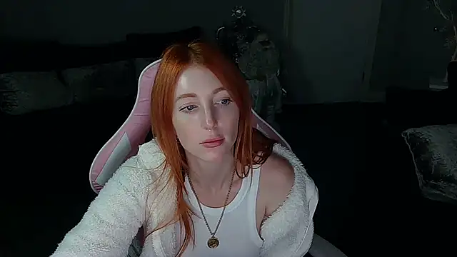 Red firesquirt online show from 12.12.24