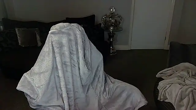 Red firesquirt online show from 02.14.25