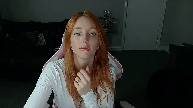 Red firesquirt online show from 10.08.25