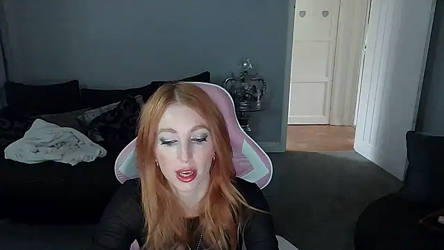 Red firesquirt online show from 10.15.25