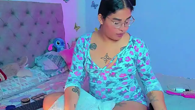 Snapshot of mabellfox chatting on 12.25.24 mabellfox online show from 12.25.24