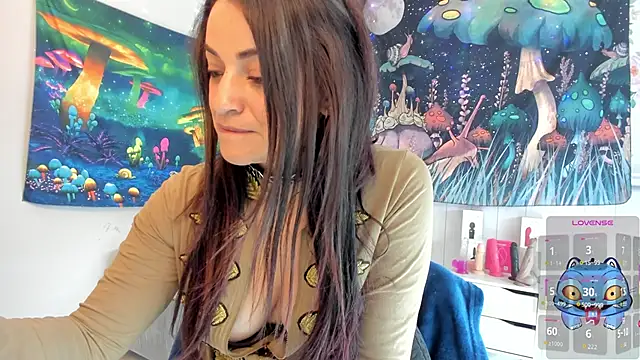 LovelyAzucena online show from 11.20.25