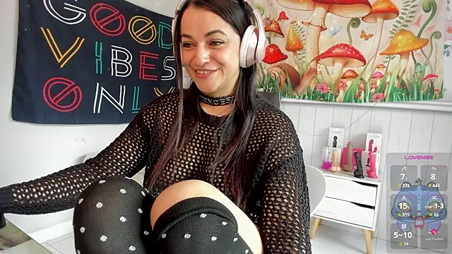 LovelyAzucena online show from 11.26.25