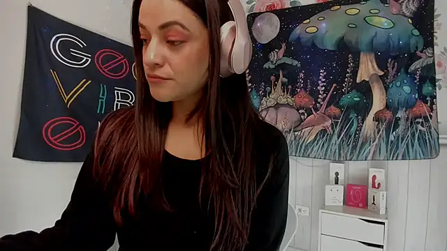 LovelyAzucena online show from 12.18.25